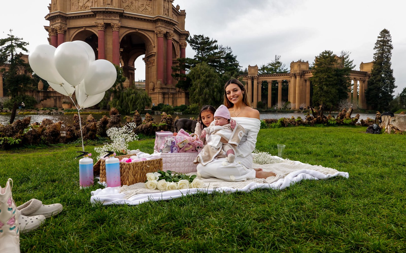 Picnic setup on the lawn beneath the Palace of Fine Arts colonnade