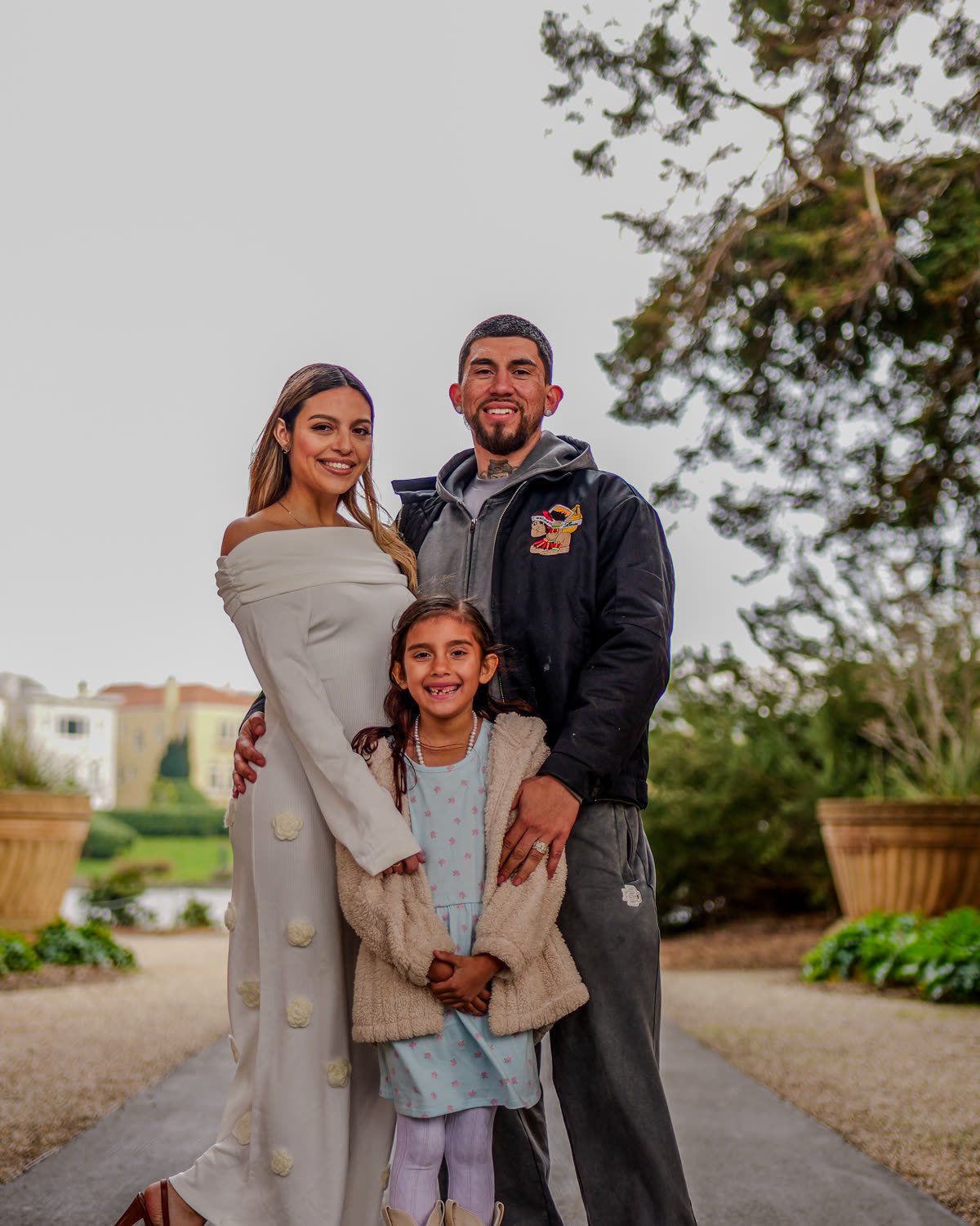 Family portrait between the colonnade columns